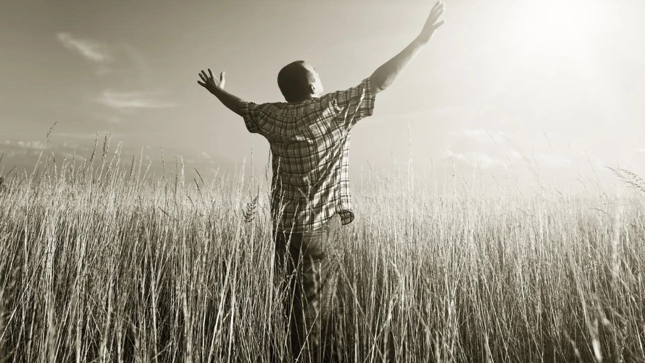 Contemplative Prayer vs. Discursive Prayer: Exploring the Differences in Approach and Benefits